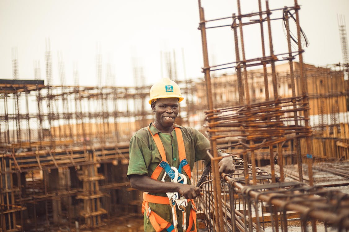free-photo-of-worker-at-construction-site
